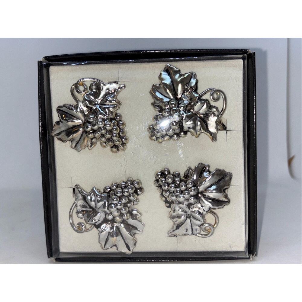 Vintage Set of 4 Arthur Court Grape napkin rings In New Box